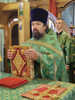 Епископ Макарий возглавил богослужение на престольный праздник храма преподобного Серафима Саровского в городе Сосенский