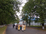 Заупокойная лития у Поклонного Креста в городе Людиново