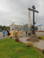 Заупокойная лития у Поклонного Креста в городе Людиново